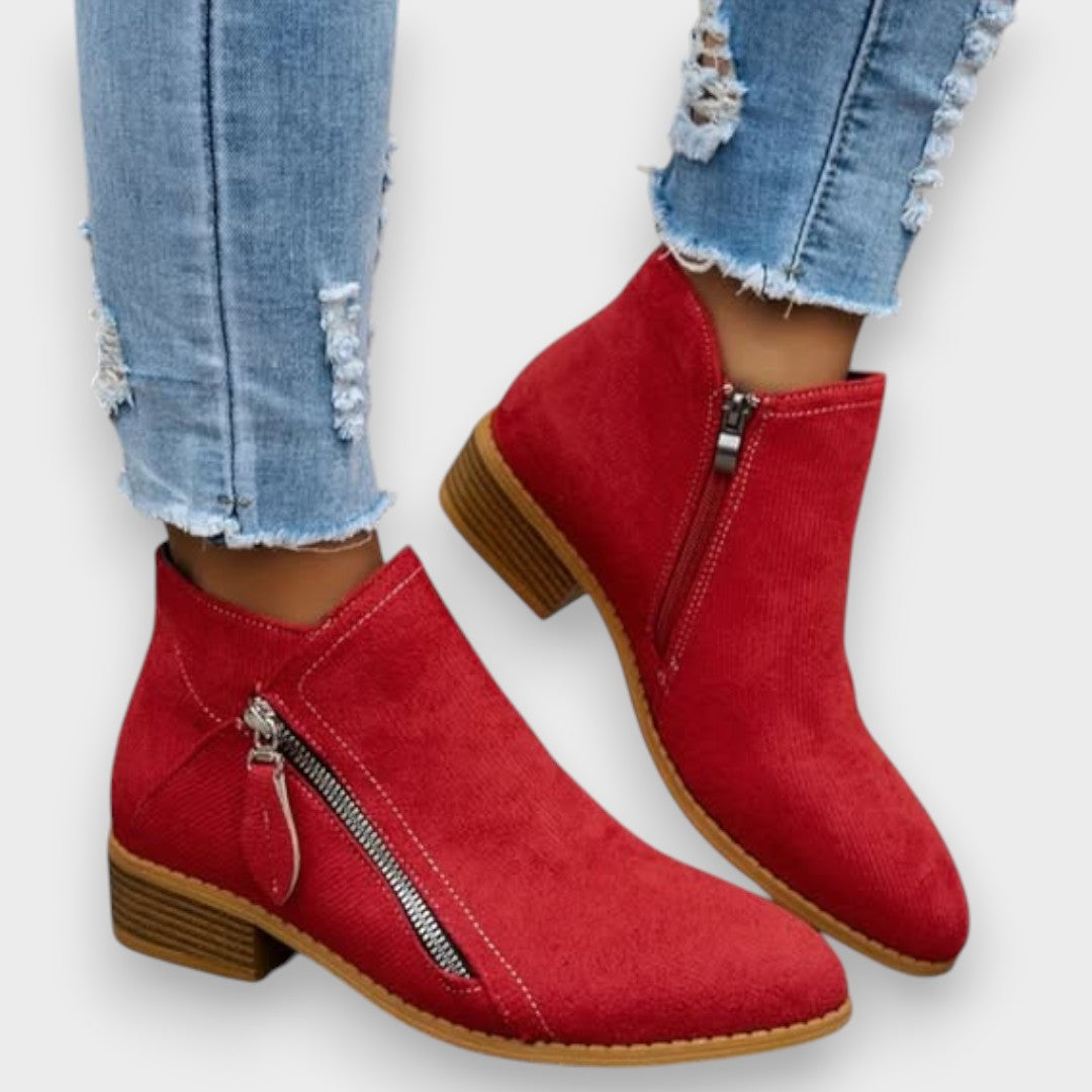 Micaela | Vintage Boots in Classic Style