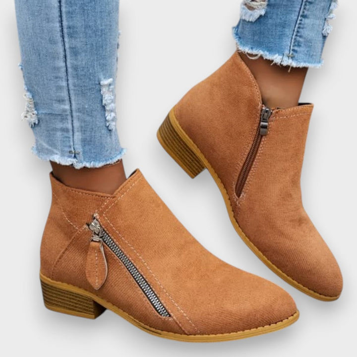 Micaela | Vintage Boots in Classic Style